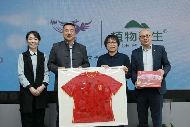 现在还需要了解切尔西是否接受选择性先租后买的转会方式。